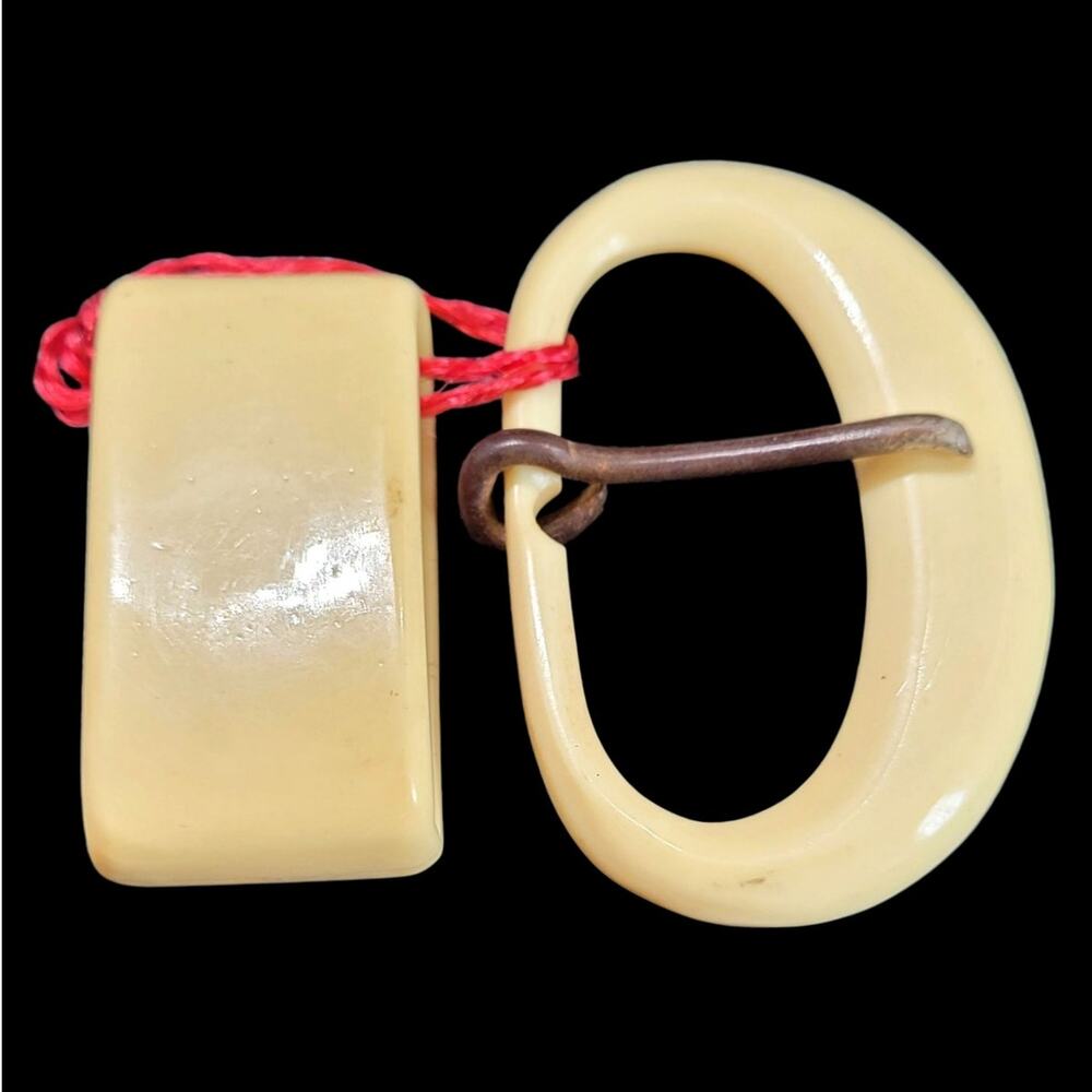 Retro Oval Cream Plastic Buckle & Keeper – Mid-Century Belt‎ Hardware